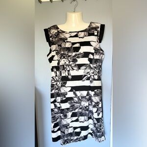 DINH BÁ Floral Striped Black and White Dress Size Large